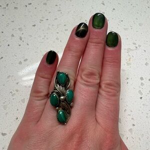 Vintage Navajo Sterling Silver and Green Malachite Ring